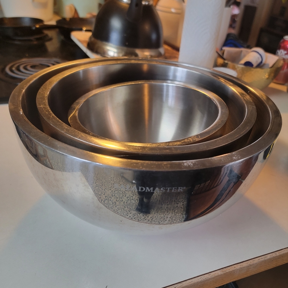 Set of 3 nesting Salad Master double wall insulated mixing bowls